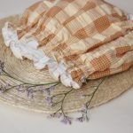 cubrepañal cuadros beige