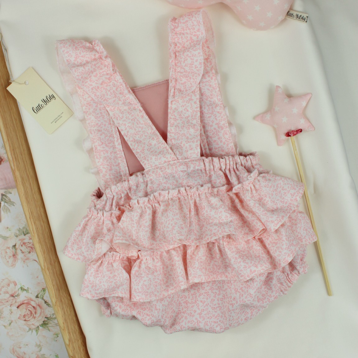 pelele bebe rosa flores con volantes